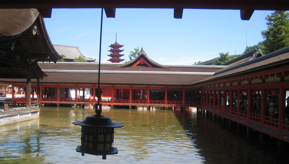 itsukushima-j.jpg