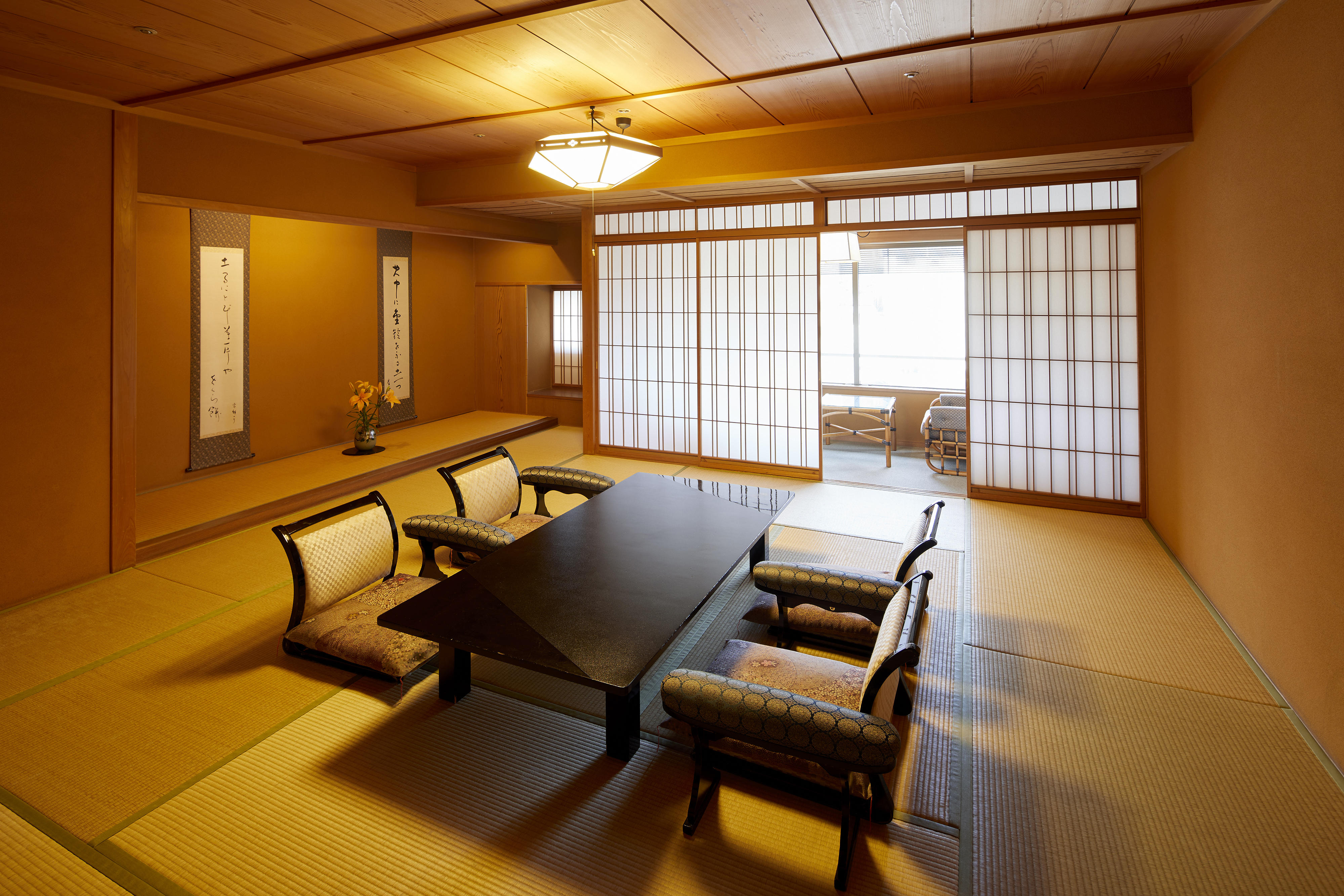 accommodation_ehime_yamatoyahonten_room.jpg