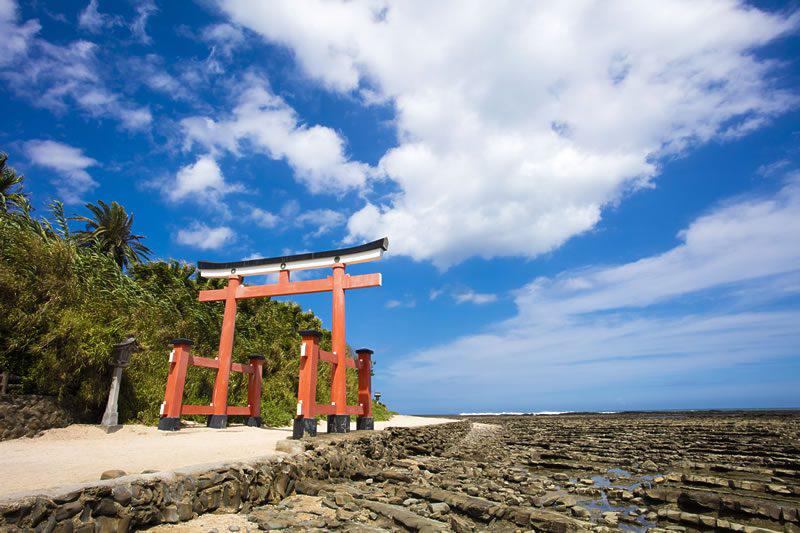 Family_Kyusyu_Aoshima_Shrine.jpg