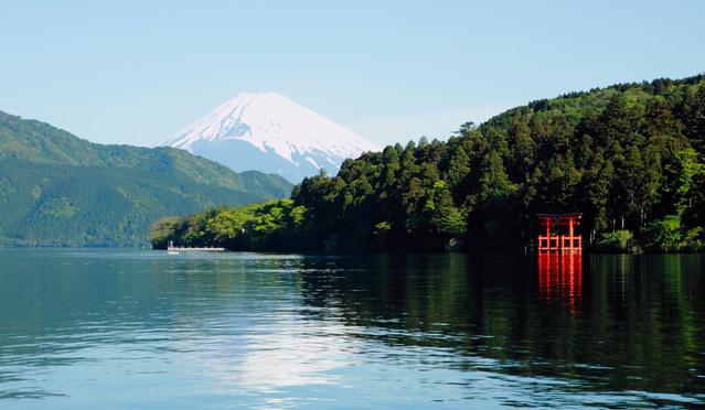 Lake-Ashi.jpg