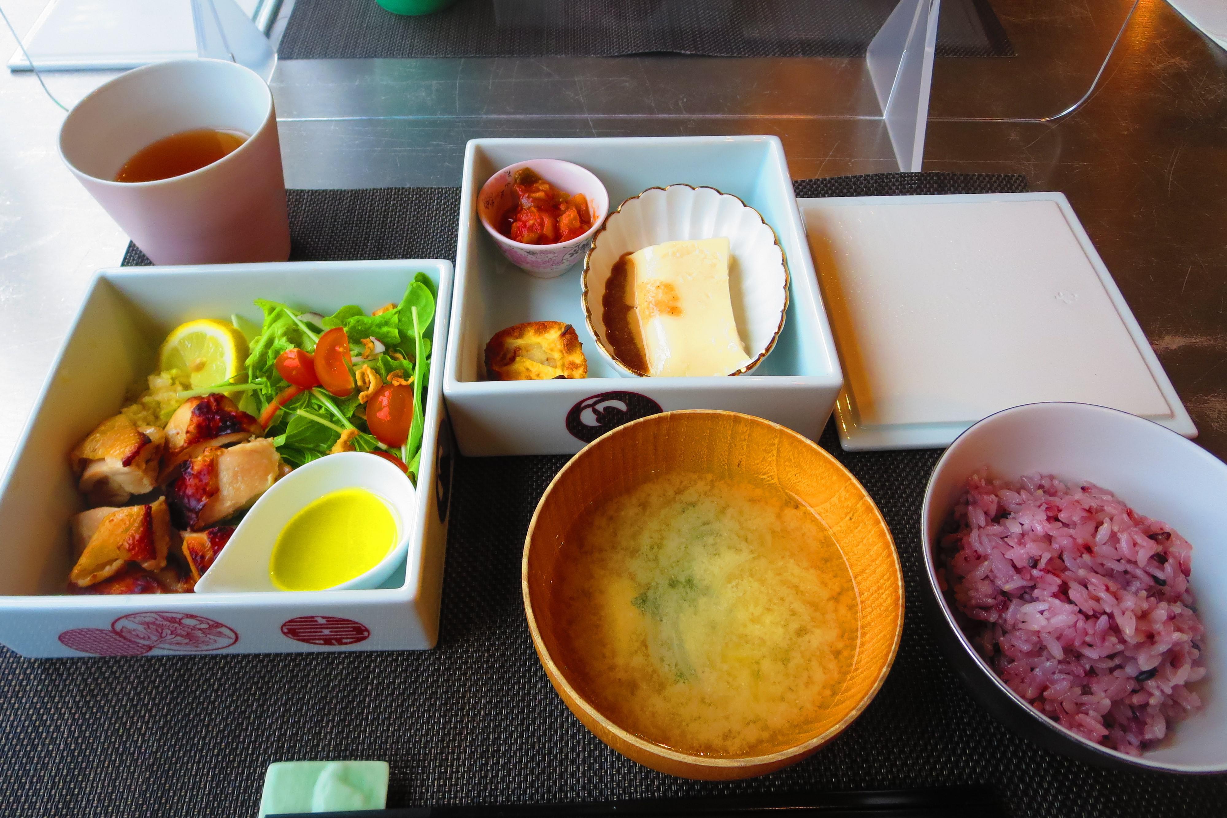 kyushu_custom_travel_arita_ware_box_lunch.JPG