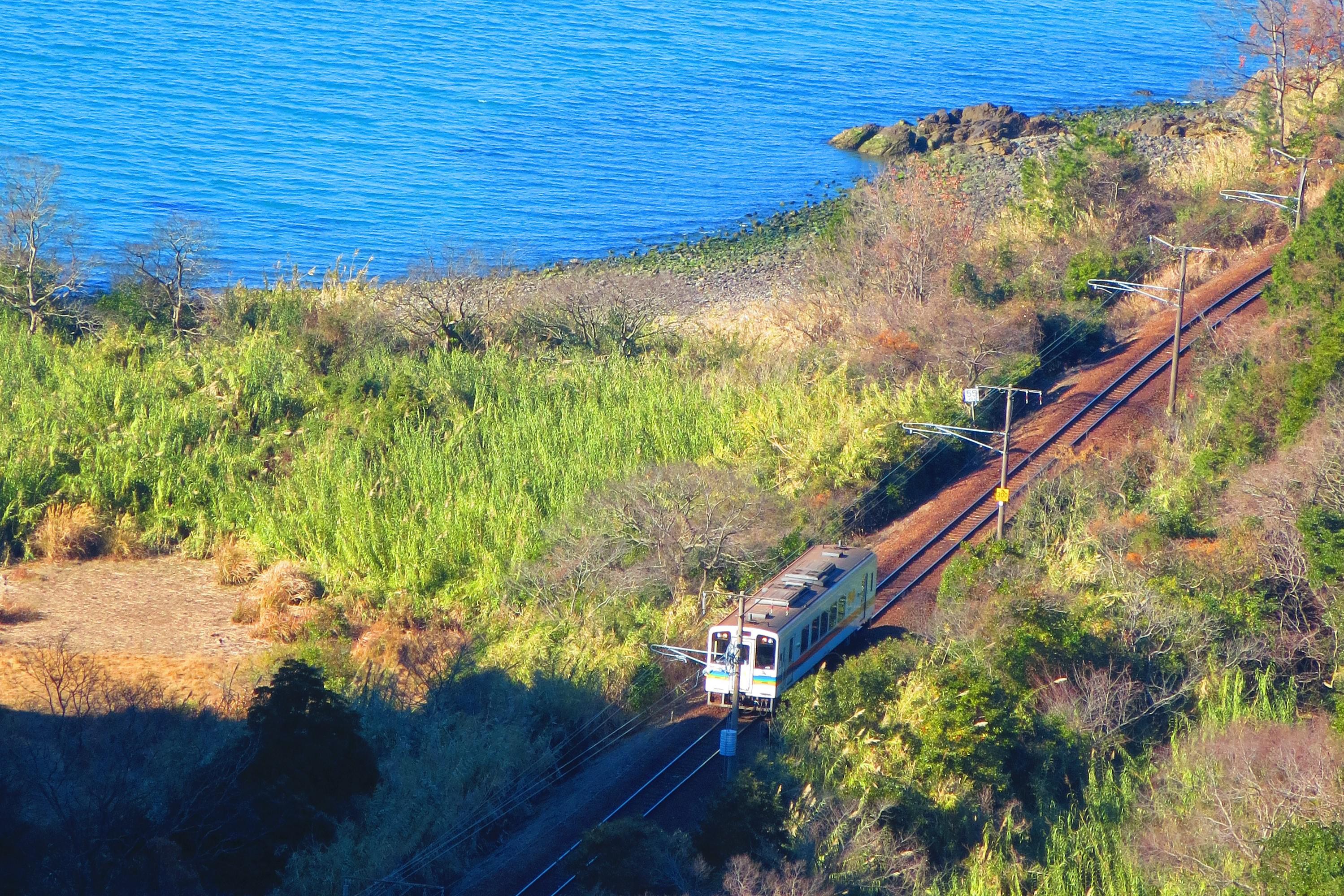 kyushu_custom_travel_hisatsu_orange_train.JPG