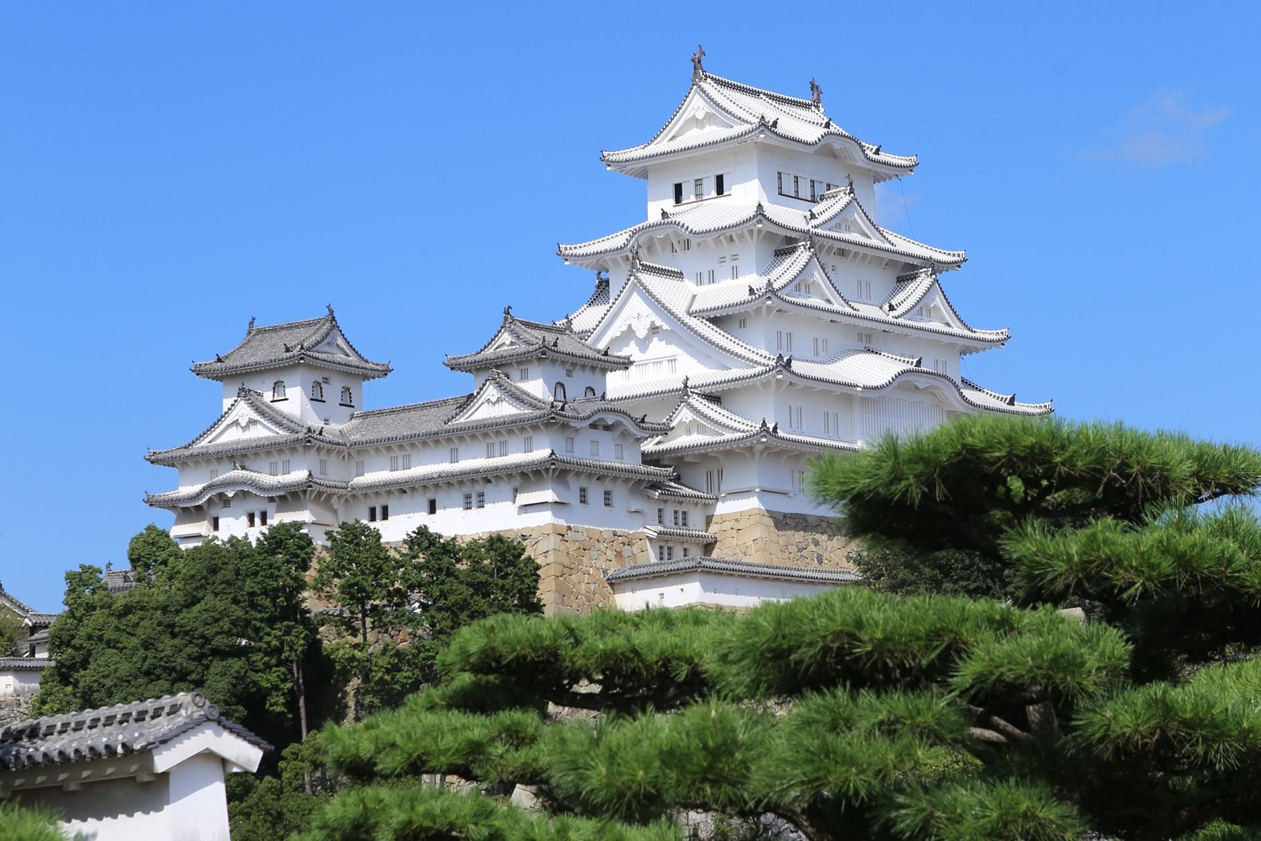 Himeji_TourHimeji_Castle.jpg