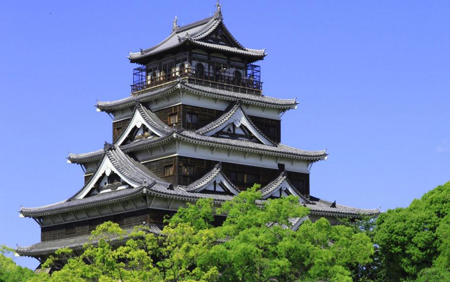 Hiroshima_Private_Tour_Hiroshima_Castle.jpg