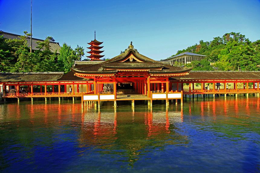 Hiroshima_Private_Tour_Itsukushima_Shrine_Top.jpg