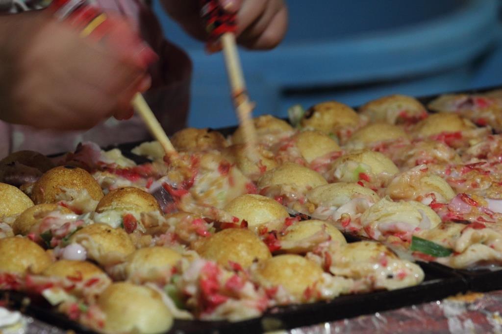 Osaka-private_tour_takoyaki.jpg