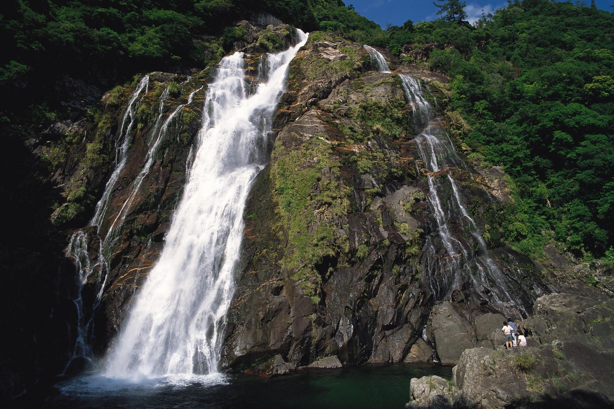 Kagoshima_Yakushima_Okawanotaki.jpg